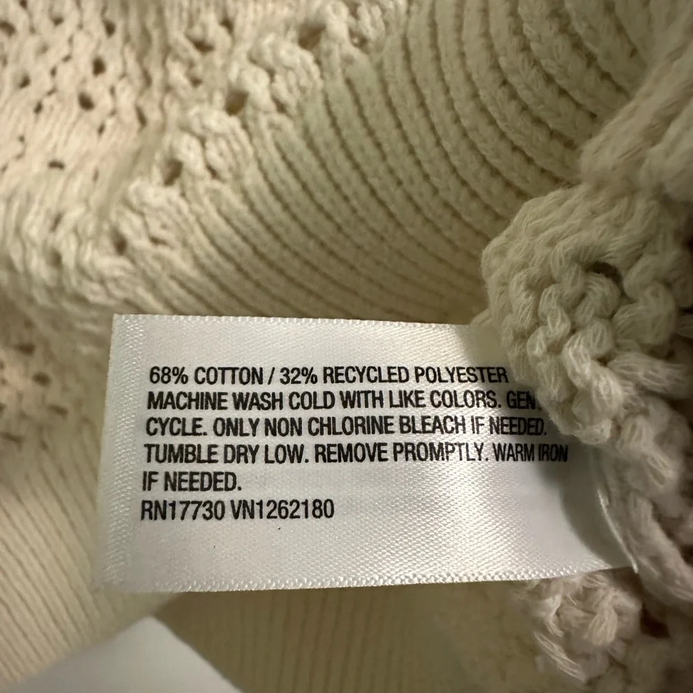 Universal Thread crewneck knit size small